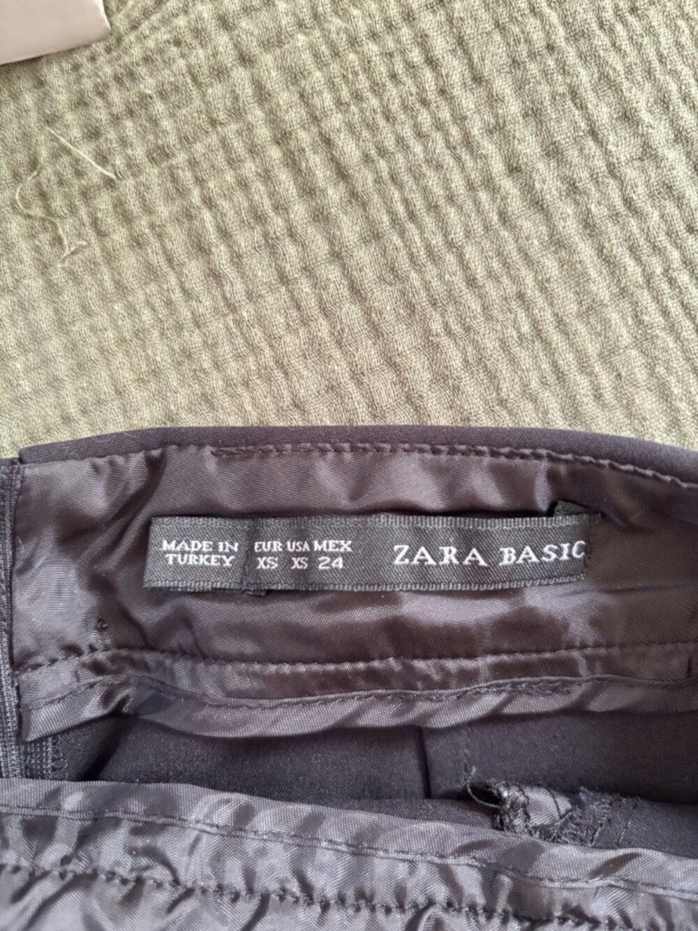 Zara Basic Short - Picture 3 of 3
